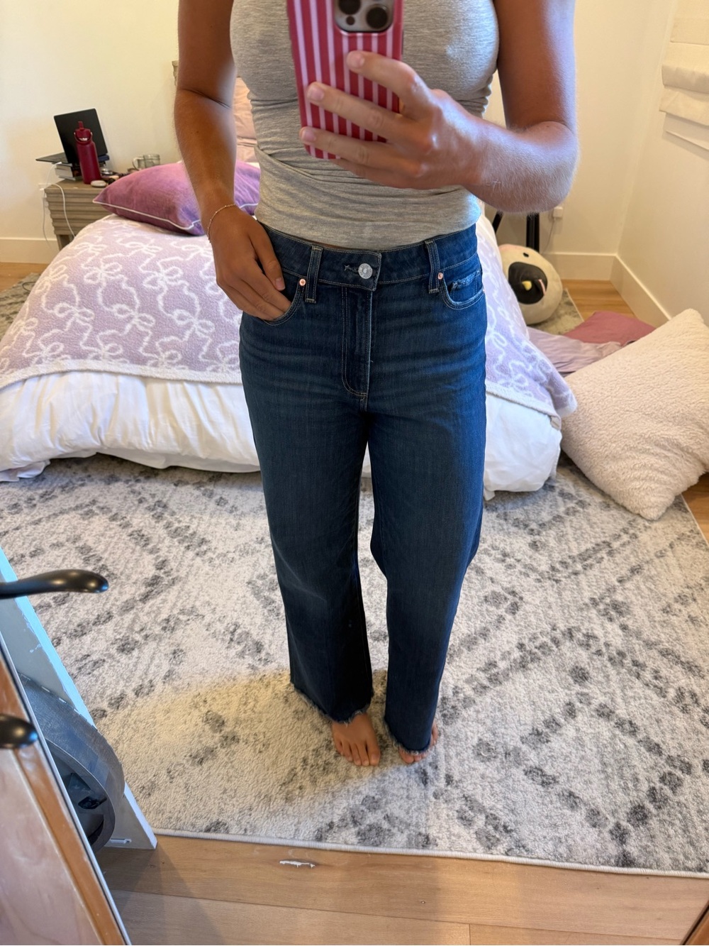 PAIGE Anessa 31” jeans in dark wash size 26